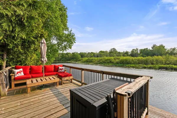 2 Birch Knoll RD, Georgina, ON L0E 1R0
