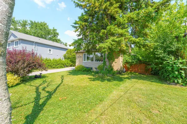31 Patrick DR, Aurora, ON L4G 2A6