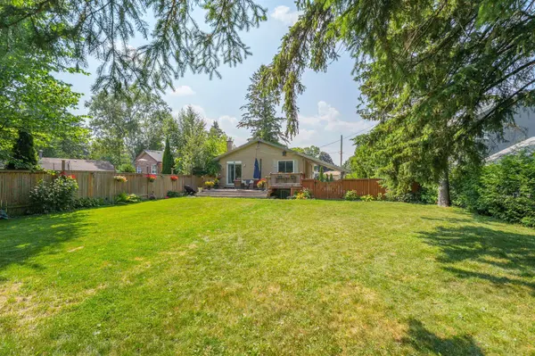 31 Patrick DR, Aurora, ON L4G 2A6