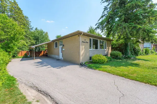 31 Patrick DR, Aurora, ON L4G 2A6