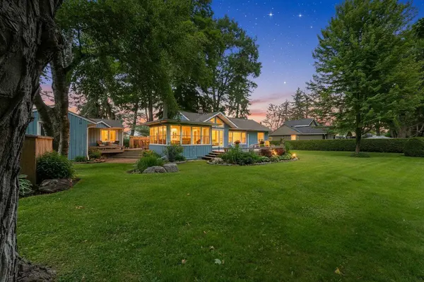 101 Hedge RD, Georgina, ON L0E 1L0