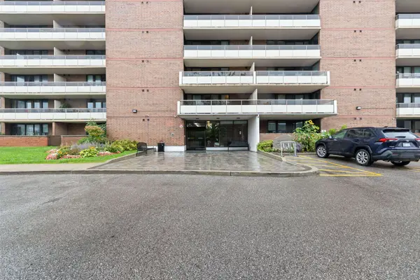 15 Torrance RD #1910, Toronto E08, ON M1J 3K2