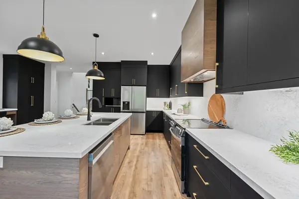 168 Berczy ST, Barrie, ON L4M 3R6