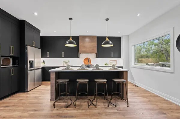 168 Berczy ST, Barrie, ON L4M 3R6