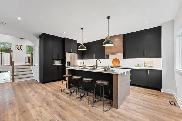 168 Berczy ST, Barrie, ON L4M 3R6