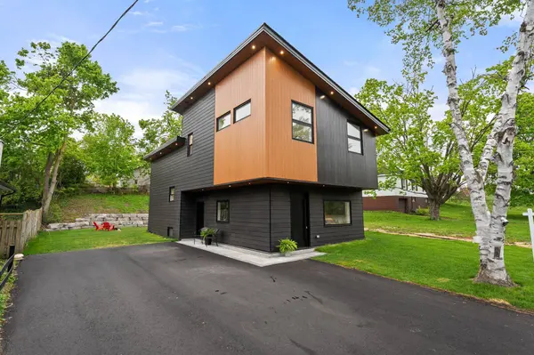 168 Berczy ST, Barrie, ON L4M 3R6