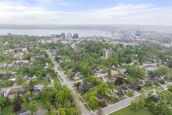168 Berczy ST, Barrie, ON L4M 3R6