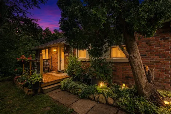 98 Don Mor DR, Newmarket, ON L3Y 1G7