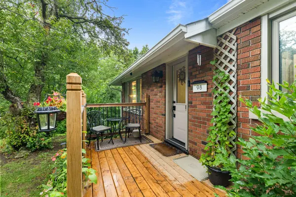 98 Don Mor DR, Newmarket, ON L3Y 1G7