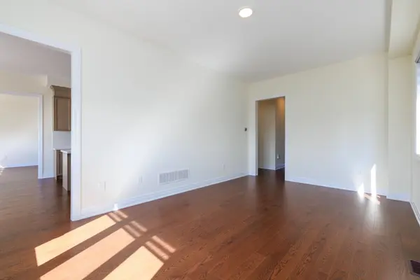32 Max Bulmer CT, Georgina, ON L3X 3J9