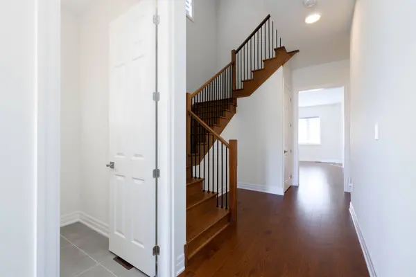 32 Max Bulmer CT, Georgina, ON L3X 3J9