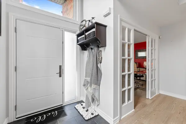 370 Silken Laumann DR, Newmarket, ON L3X 2J1