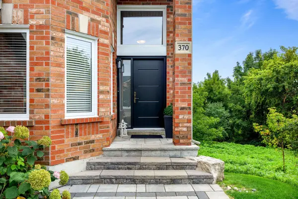370 Silken Laumann DR, Newmarket, ON L3X 2J1