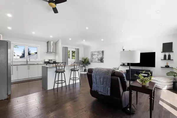 40 Rosemary LN, Georgina, ON L0E 1N0