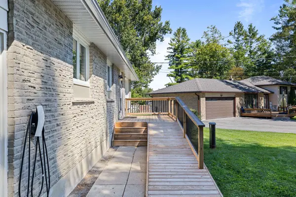 40 Rosemary LN, Georgina, ON L0E 1N0