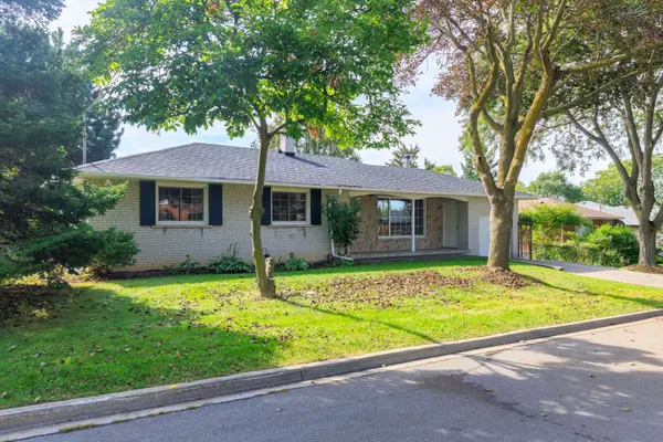 67 Woodthorpe RD, Toronto C13, ON M4A 1S6