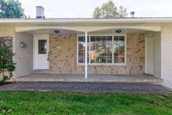 67 Woodthorpe RD, Toronto C13, ON M4A 1S6
