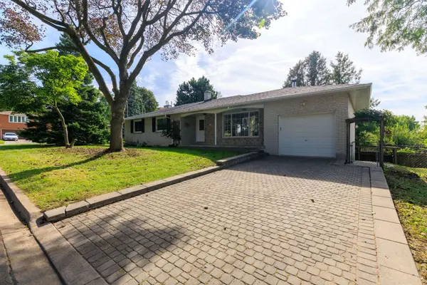 67 Woodthorpe RD, Toronto C13, ON M4A 1S6