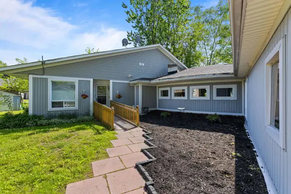 204A The Queensway N/A S, Georgina, ON L4P 2A6