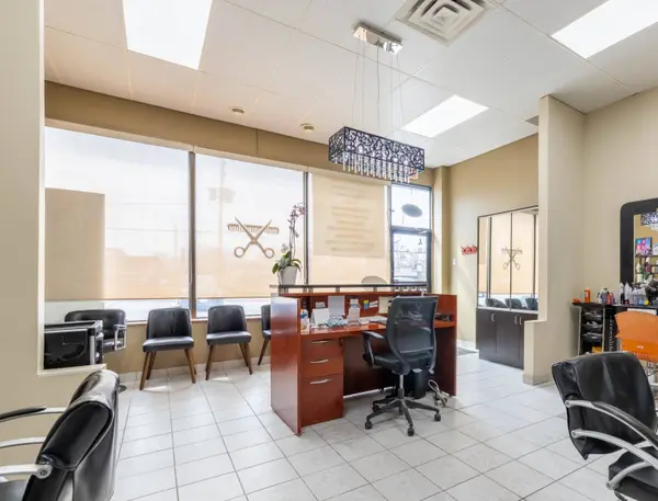 15461 Yonge ST #3, Aurora, ON L4G 1P3