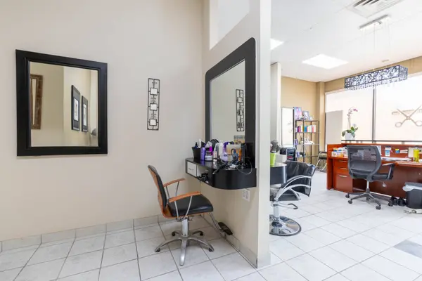 15461 Yonge ST #3, Aurora, ON L4G 1P3