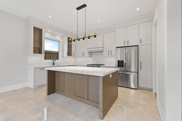 1 Richmond Park DR, Georgina, ON L4P 0H2