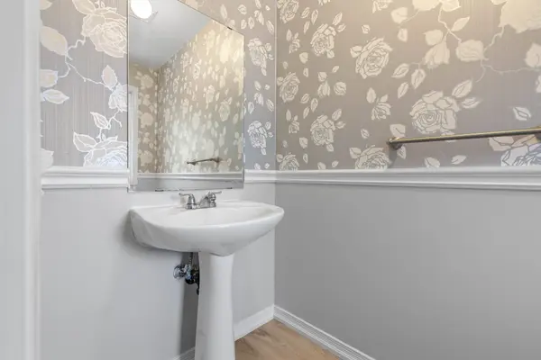 31 Laurendale AVE, Georgina, ON L4P 4A8