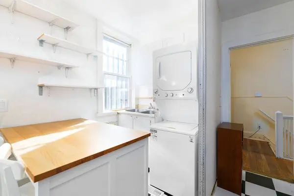 627 Crawford ST #A, Toronto C01, ON M6G 3K1