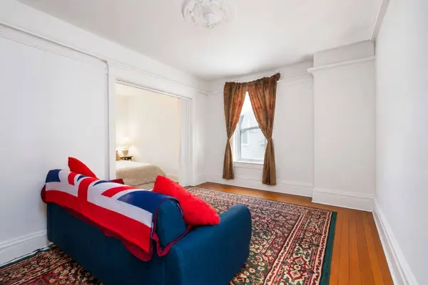 627 Crawford ST #A, Toronto C01, ON M6G 3K1