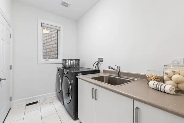 90 Keatley DR, Vaughan, ON L6A 4Y3