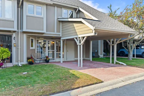 9 Davy Point CIR, Georgina, ON L4P 3H2