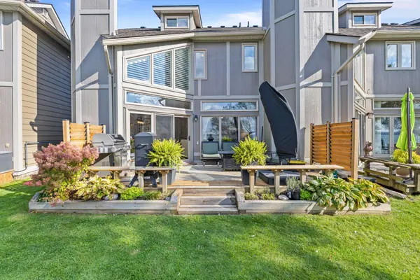 9 Davy Point CIR, Georgina, ON L4P 3H2