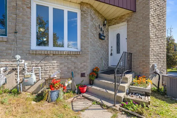 102 The Country WAY, Kitchener, ON N2E 2K8