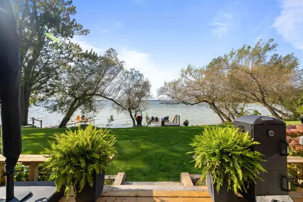 9 Davy Point CIR, Georgina, ON L4P 3H2