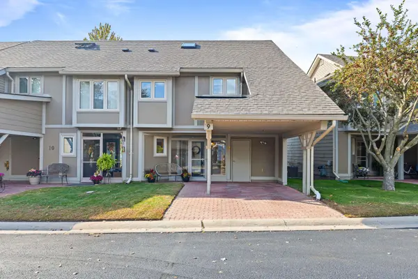 9 Davy Point CIR, Georgina, ON L4P 3H2