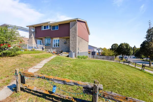 102 The Country WAY, Kitchener, ON N2E 2K8