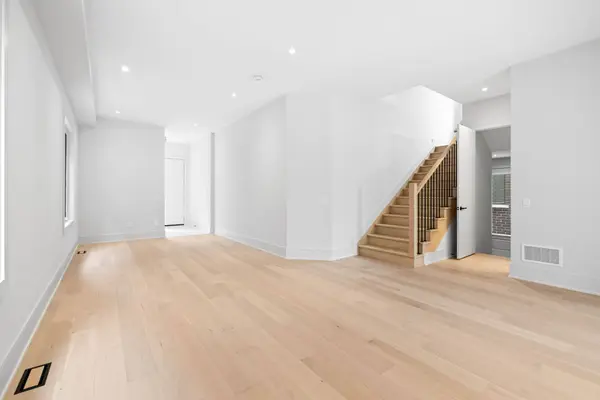 5 Richmond Park DR, Georgina, ON L4P 0H2