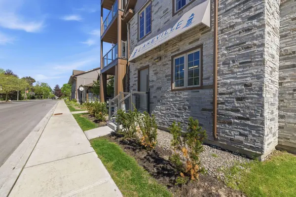 110 Grew BLVD #408, Georgina, ON L0E 1L0