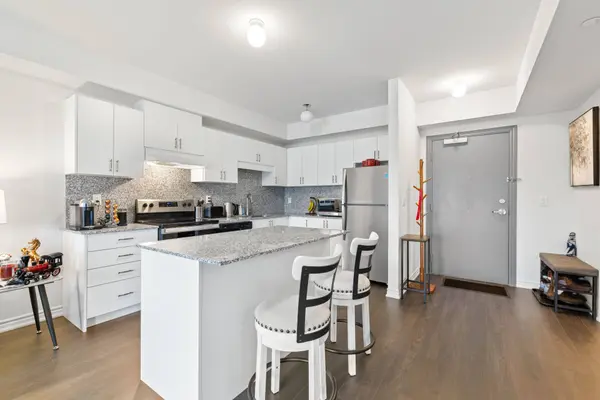 110 Grew BLVD #408, Georgina, ON L0E 1L0