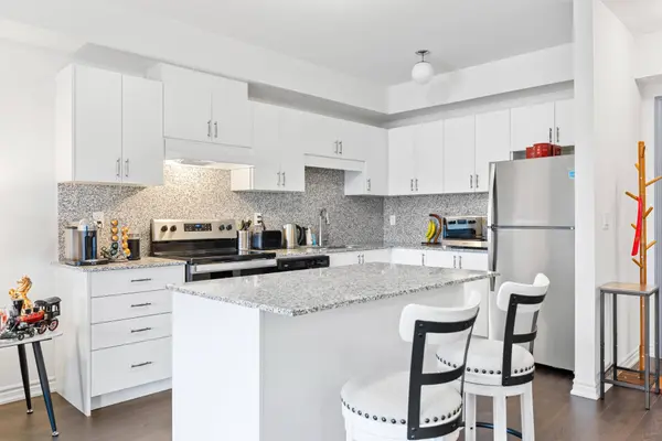 110 Grew BLVD #408, Georgina, ON L0E 1L0