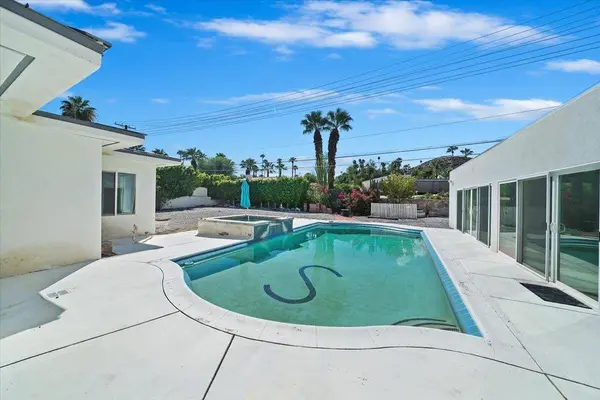 291 W Lilliana DR, Palm Springs, CA 92264