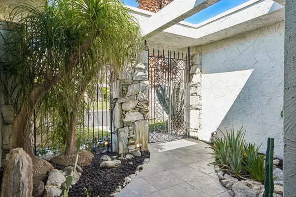 2320 Paseo Del Rey, Palm Springs, CA 92264