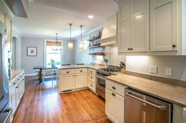 The Best Ways to Make Your Older Home More Appealing to Modern Buyers