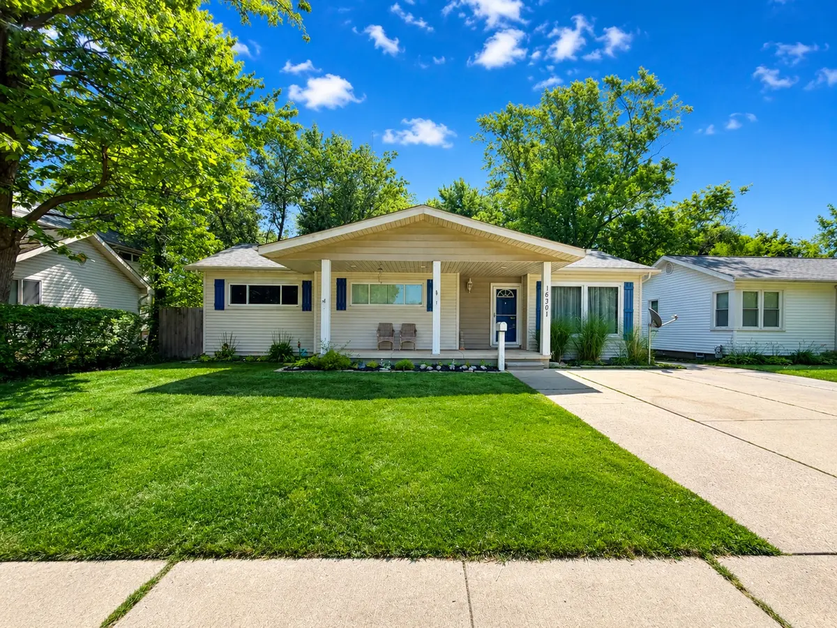 16301 Kennebec St, Southgate, MI 48195-3909