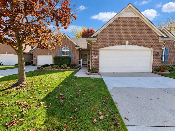 22709 Coachlight Cir, Taylor, MI 48180-6381