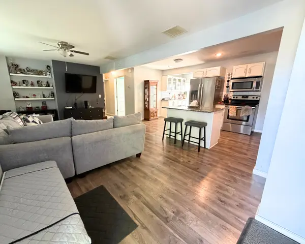 16301 Kennebec St, Southgate, MI 48195-3909