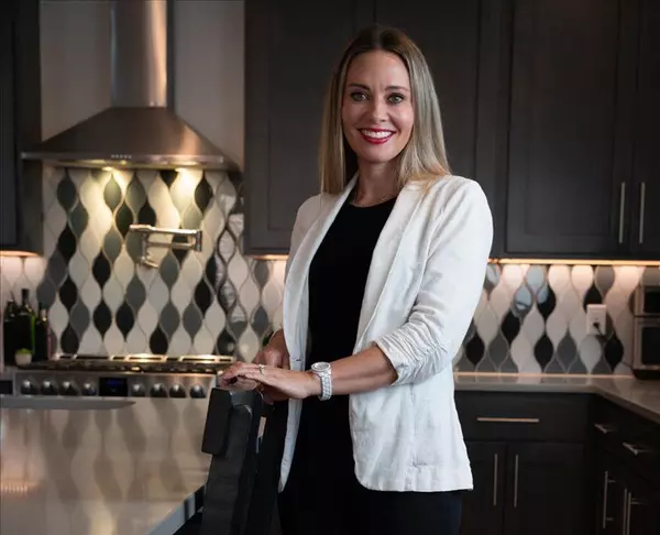 Danya Apostolope - LPT Realty