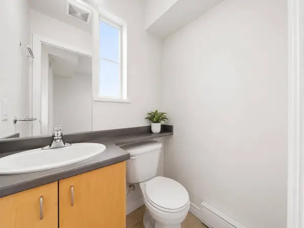 14855 100 AVE #15, Surrey, BC V3R 2W1