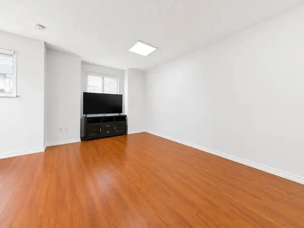 14855 100 AVE #15, Surrey, BC V3R 2W1