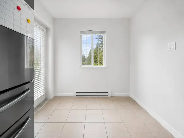 14855 100 AVE #15, Surrey, BC V3R 2W1
